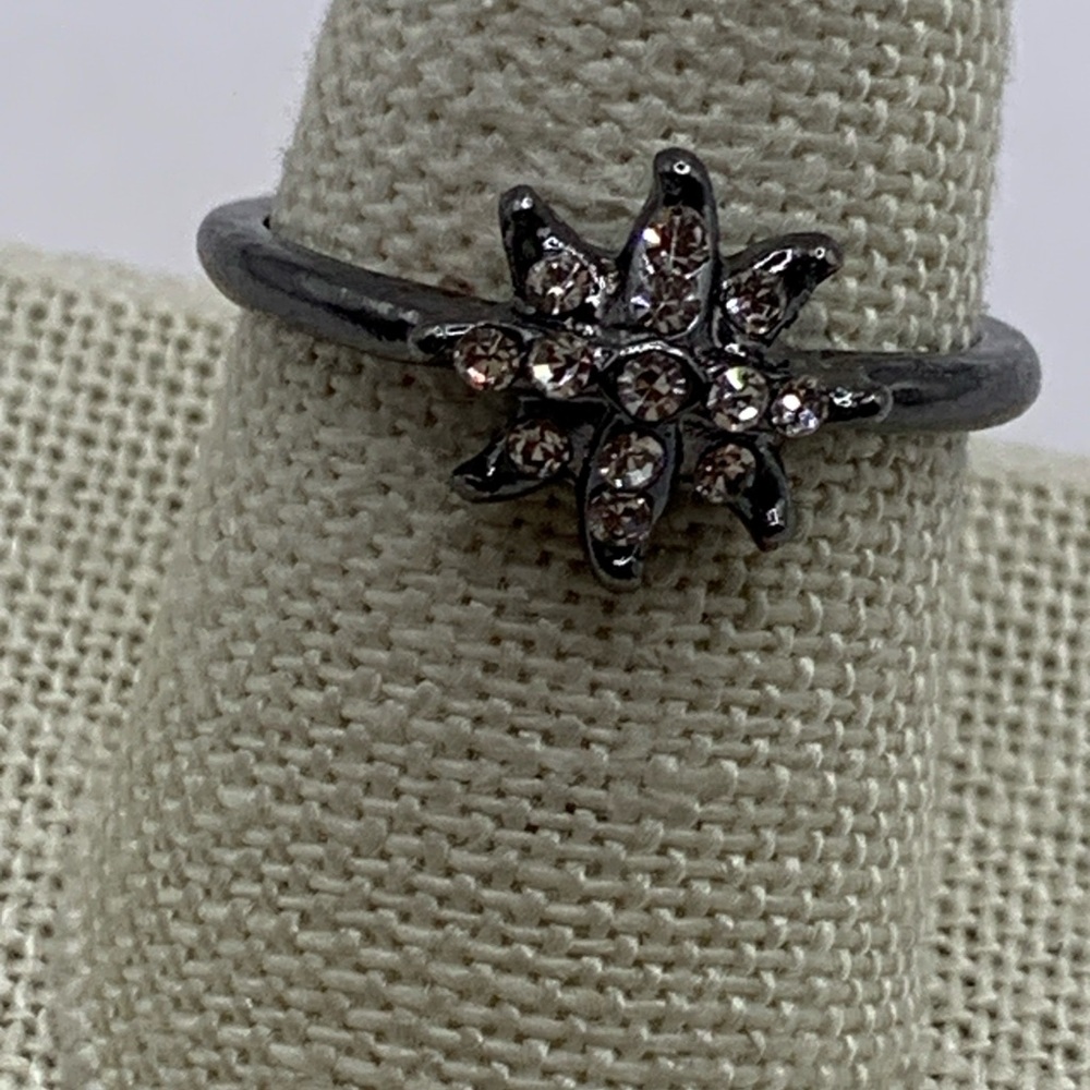 Elegant Silver Starburst Ring
